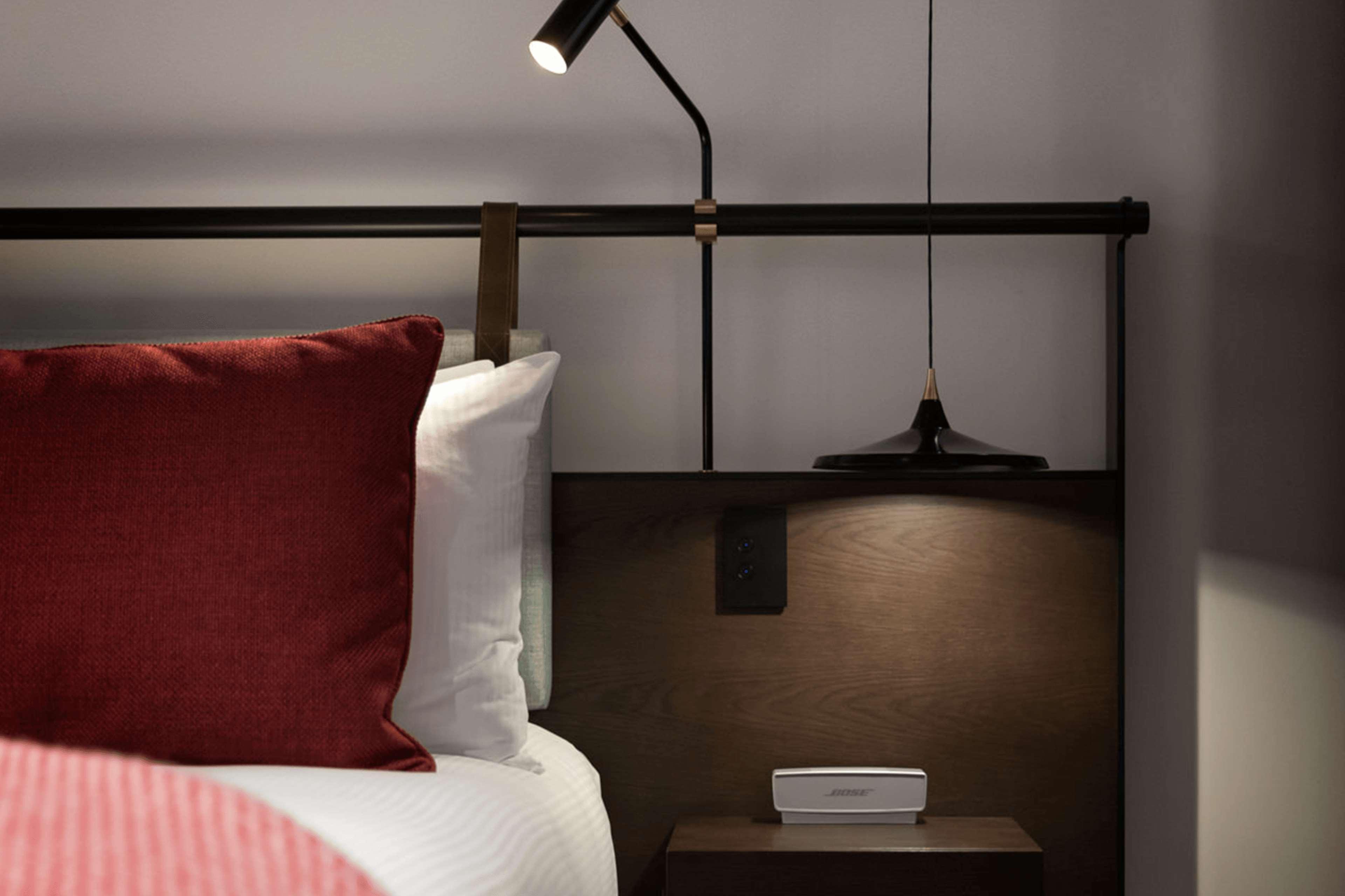 Отель Qt Мельбурн Экстерьер фото A bedside light
