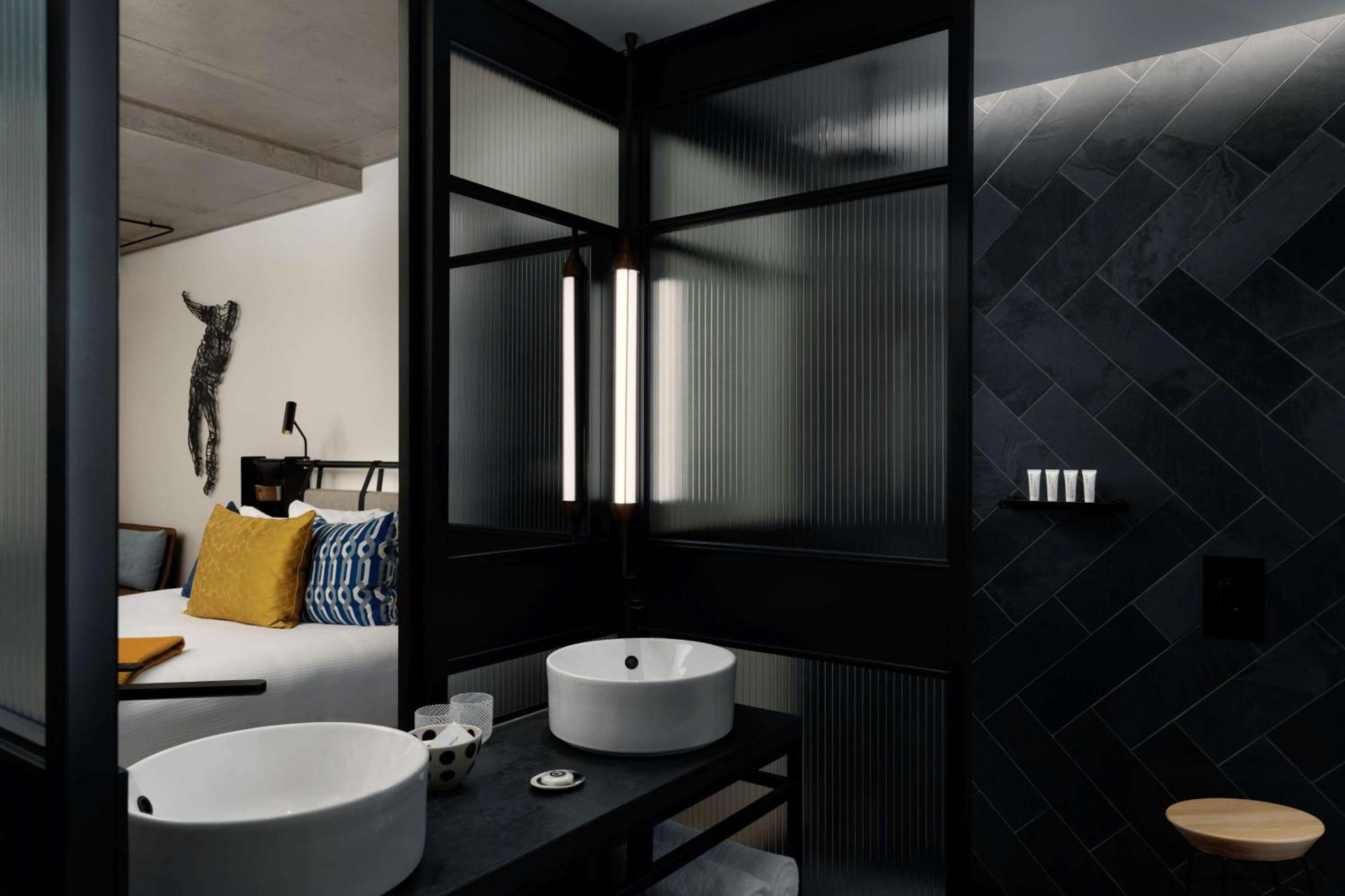 Отель Qt Мельбурн Экстерьер фото Bathroom